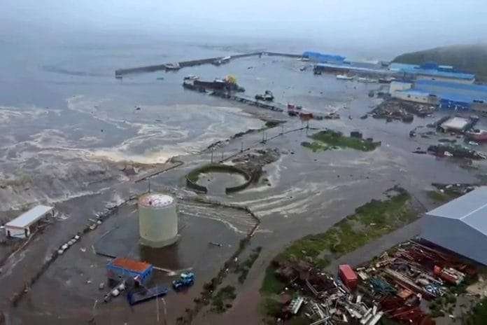 Tsunami waves hitting US coast after Russian earthquake