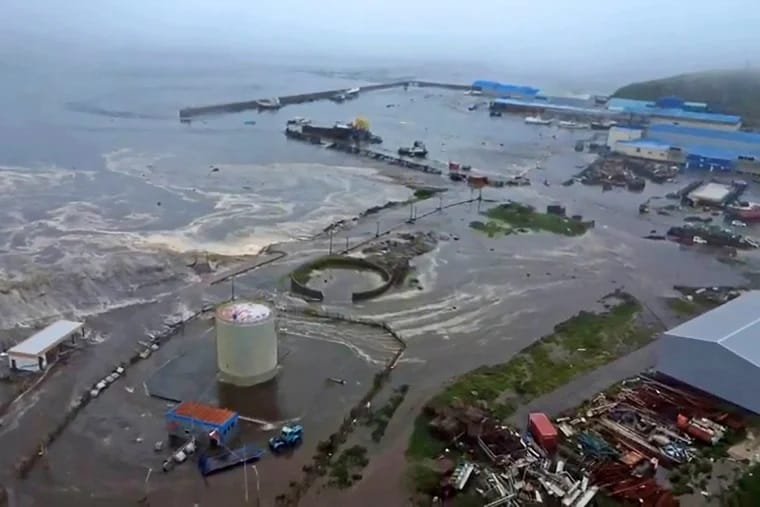 Tsunami waves hitting US coast after Russian earthquake