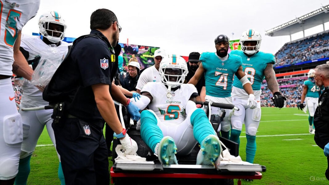 Dolphins’ Tyreek Hill Suffers Dislocated Knee, Carted Off During Win